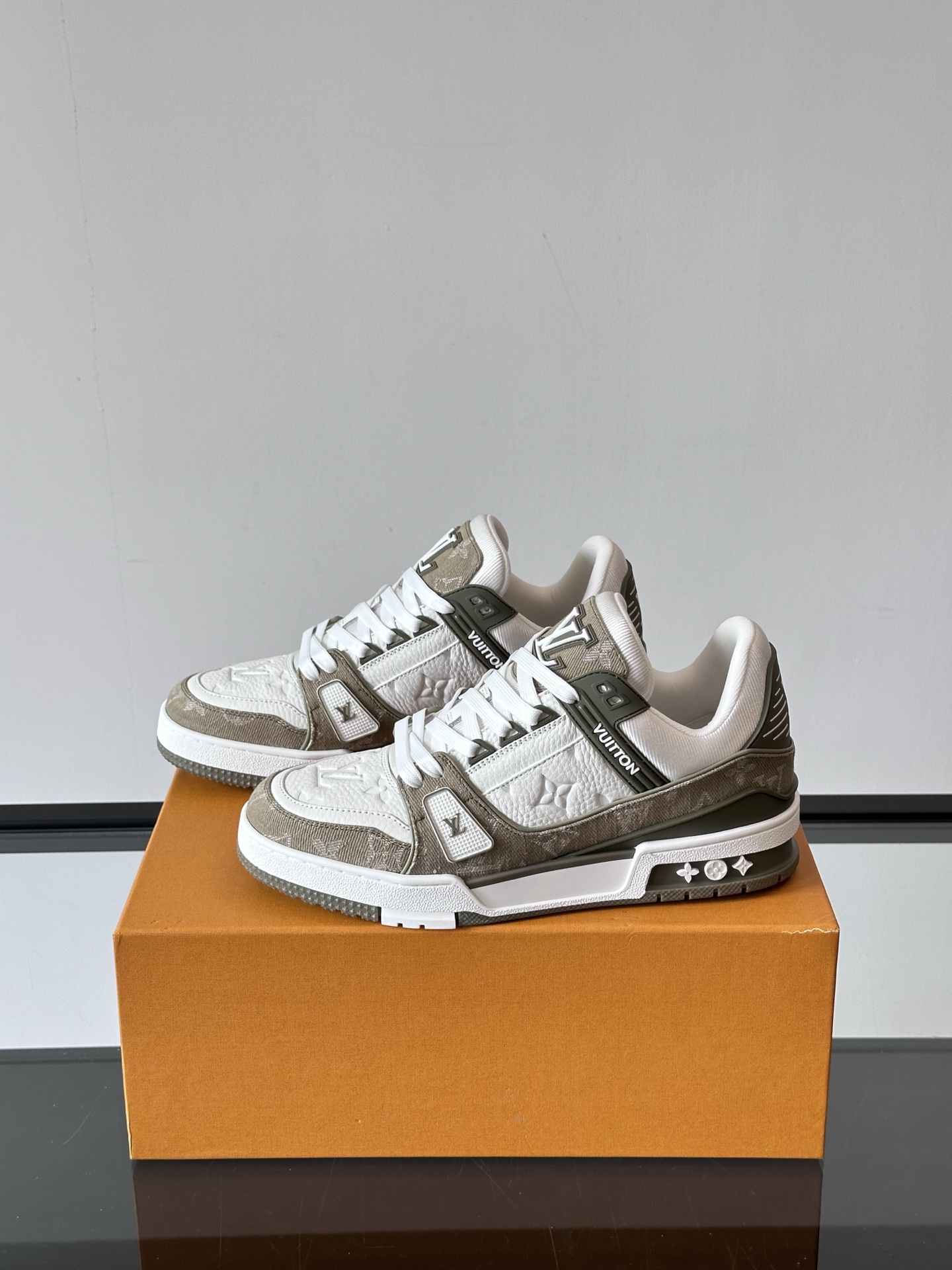 נעליים אופנה אפונה Louis Vuitton Trainer מחודשים בגוון Damier 4 i1751765404414 7323 0 2