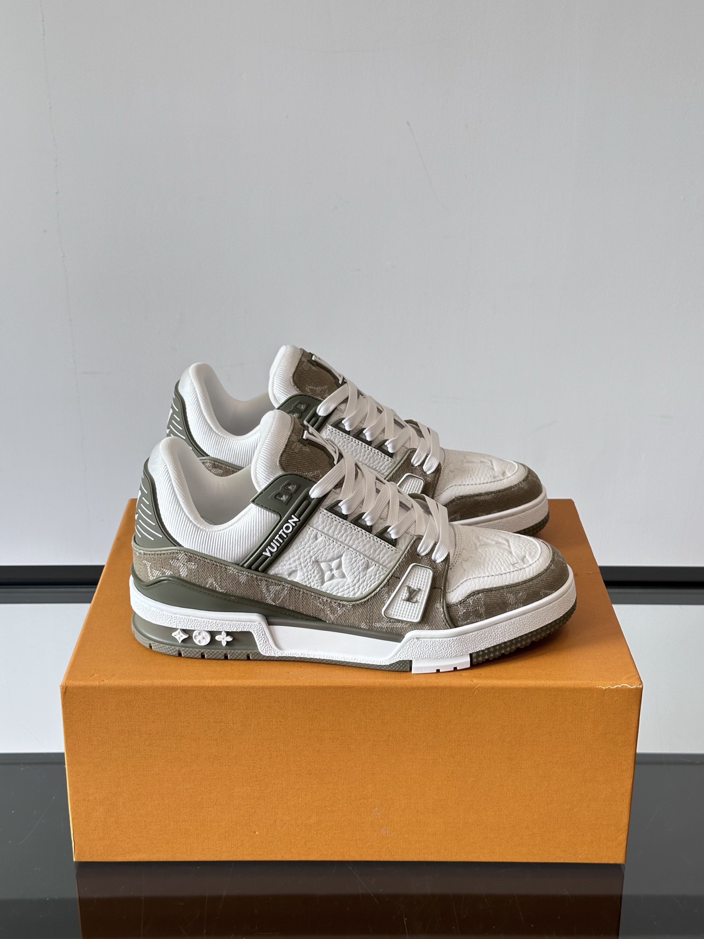 נעליים אופנה אפונה Louis Vuitton Trainer מחודשים בגוון Damier 2 i1751765404455 6575 0 0