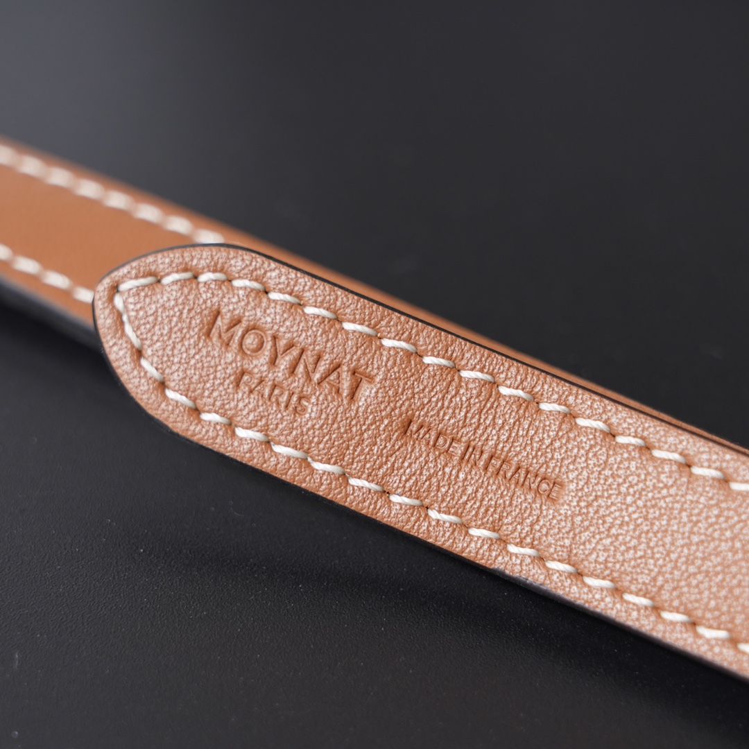 莫奈 Moynat 48H mini 新款波士顿包
来自于法国高奢品牌，低调有辨识度，经典M Monogram印花传承品牌历史，小众不易撞款，彰显独特品味 
Moynat是创立于1849年的巴黎皮具及旅行箱世家，拥有深厚的品牌底蕴和传承，代表着卓越品质与精湛工艺 。
长肩带长度可调节，可斜挎，手提也可以 适合各种风格搭配！尺寸：21/15/11