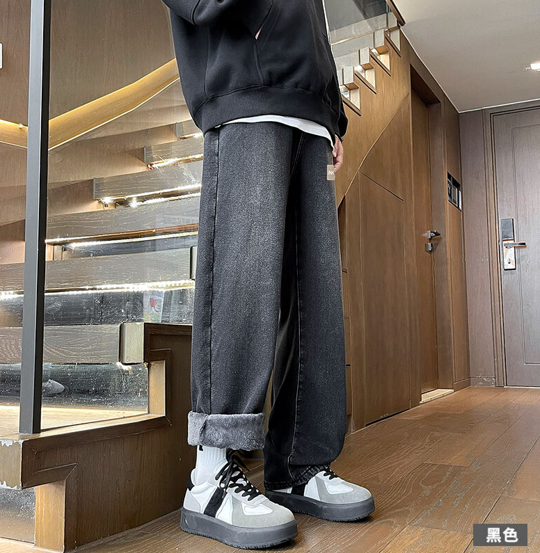 上新💰135 
 THE NORTH FACE北面加绒加厚冬季新款牛仔裤 主推款 定制面料 上身超舒适 不容错过的好货 纯天然的面料加上一流的洗水工艺 质地紧密 色泽均匀 纹理清晰 高品质的牛仔裤 版型不易变形而且合身 每一个洗水步骤都是纯手工打造 保证了最佳的效果  客供面料 超柔软 超舒适 一切的一切都显得那么高端、大气、上档次 绝对必留款！ 
颜色：黑色 浅蓝 深蓝 怀旧蓝
 尺码品： M-3XL
       裤长   腰围  臀围 
M    100      76    108
L      102     80    112
XL    104     84    116
2XL  106     88    120
3XL  108     92    124