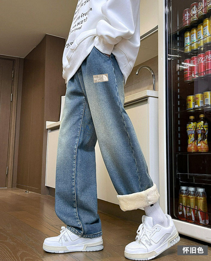 上新💰135 
 THE NORTH FACE北面加绒加厚冬季新款牛仔裤 主推款 定制面料 上身超舒适 不容错过的好货 纯天然的面料加上一流的洗水工艺 质地紧密 色泽均匀 纹理清晰 高品质的牛仔裤 版型不易变形而且合身 每一个洗水步骤都是纯手工打造 保证了最佳的效果  客供面料 超柔软 超舒适 一切的一切都显得那么高端、大气、上档次 绝对必留款！ 
颜色：黑色 浅蓝 深蓝 怀旧蓝
 尺码品： M-3XL
       裤长   腰围  臀围 
M    100      76    108
L      102     80    112
XL    104     84    116
2XL  106     88    120
3XL  108     92    124