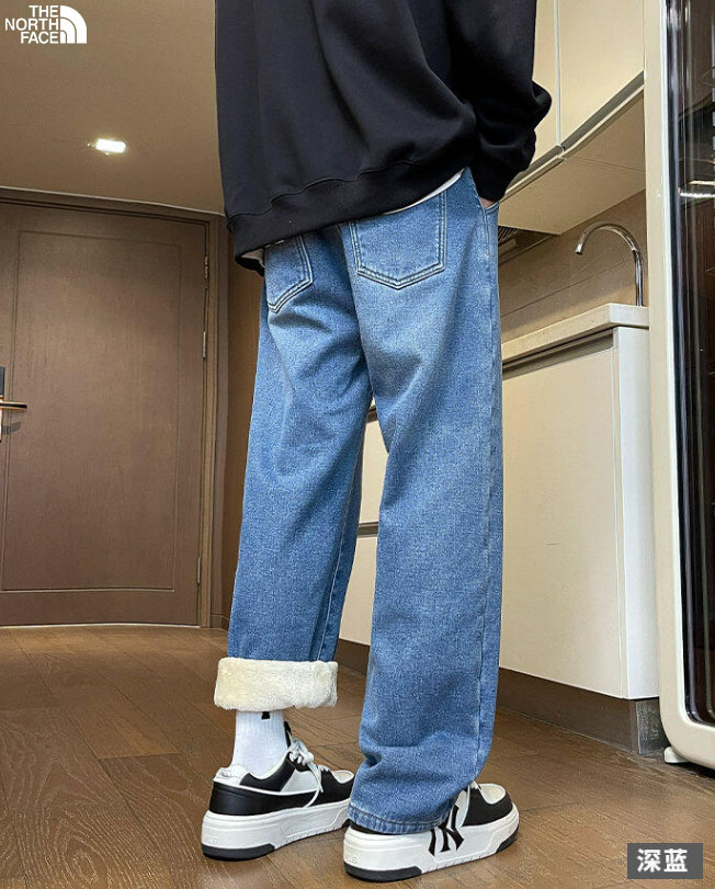 上新💰135 
 THE NORTH FACE北面加绒加厚冬季新款牛仔裤 主推款 定制面料 上身超舒适 不容错过的好货 纯天然的面料加上一流的洗水工艺 质地紧密 色泽均匀 纹理清晰 高品质的牛仔裤 版型不易变形而且合身 每一个洗水步骤都是纯手工打造 保证了最佳的效果  客供面料 超柔软 超舒适 一切的一切都显得那么高端、大气、上档次 绝对必留款！ 
颜色：黑色 浅蓝 深蓝 怀旧蓝
 尺码品： M-3XL
       裤长   腰围  臀围 
M    100      76    108
L      102     80    112
XL    104     84    116
2XL  106     88    120
3XL  108     92    124