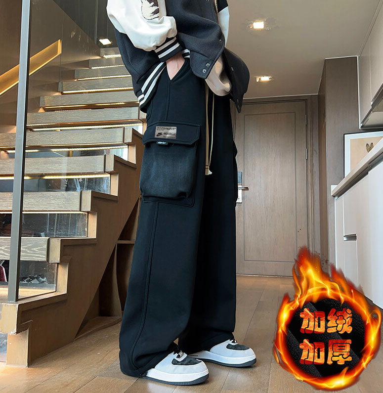 上新💰150
 NIKE耐克绣标加绒卫裤  可束脚可直筒两穿  秋冬必入 甄选高克重加绒面料 质感厚实 定制刺绣标 柔软舒适 松紧腰加抽绳可调节腰围 极简的设计风格 显瘦显高男女均可完美驾驭  

颜色：黑色 
尺码：M-3XL

M 腰围67 臀围104 裤长102
 L 腰围70 臀围108 裤长104
 XL 腰围73 臀围112 裤长105
2XL 腰围76 臀围116裤长107
3XL腰围79臀围120裤长109