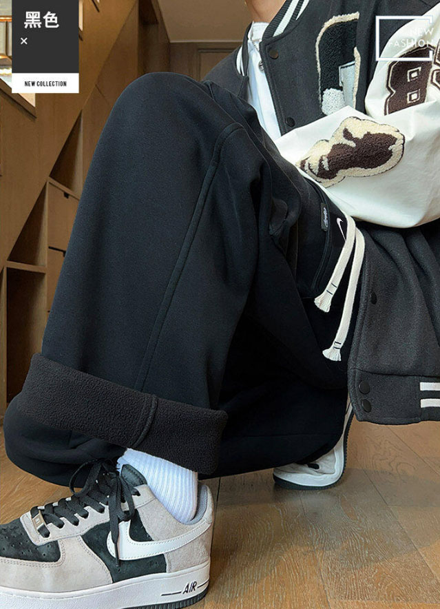 上新💰150
 NIKE耐克绣标加绒卫裤  可束脚可直筒两穿  秋冬必入 甄选高克重加绒面料 质感厚实 定制刺绣标 柔软舒适 松紧腰加抽绳可调节腰围 极简的设计风格 显瘦显高男女均可完美驾驭  

颜色：黑色 
尺码：M-3XL

M 腰围67 臀围104 裤长102
 L 腰围70 臀围108 裤长104
 XL 腰围73 臀围112 裤长105
2XL 腰围76 臀围116裤长107
3XL腰围79臀围120裤长109