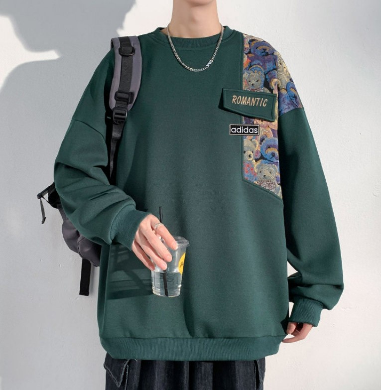 🛒购物价： 💰155 
Adidas阿迪达斯 原创小熊🐻布贴刺绣拼接圆领卫衣 单穿内搭都好看 卡通熊🐻拼接设计 出街佳选  袖口下摆罗纹收口干净利落 高密度品质耐穿不易变形 宽松的版型舒适没有束缚感 一贯的落肩袖设计 从视觉上修饰肩型 包容各种身材是属于大家 这个春季必备 小熊🐻 设计给整件衣服增添了潮流感 日常白搭随意搭配 ④色可选情侣款
 颜色：黑色  灰色 米色 绿色
 尺码：M ~3XL
        衣长  袖长  胸围 
M      65     53     108
 L      67     54     112
 XL    69     55     116
2XL   71     56     120
3XL   73     57     124