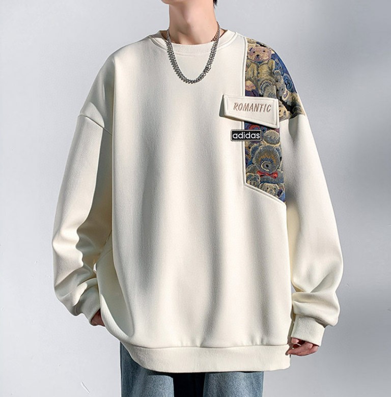 🛒购物价： 💰155 
Adidas阿迪达斯 原创小熊🐻布贴刺绣拼接圆领卫衣 单穿内搭都好看 卡通熊🐻拼接设计 出街佳选  袖口下摆罗纹收口干净利落 高密度品质耐穿不易变形 宽松的版型舒适没有束缚感 一贯的落肩袖设计 从视觉上修饰肩型 包容各种身材是属于大家 这个春季必备 小熊🐻 设计给整件衣服增添了潮流感 日常白搭随意搭配 ④色可选情侣款
 颜色：黑色  灰色 米色 绿色
 尺码：M ~3XL
        衣长  袖长  胸围 
M      65     53     108
 L      67     54     112
 XL    69     55     116
2XL   71     56     120
3XL   73     57     124