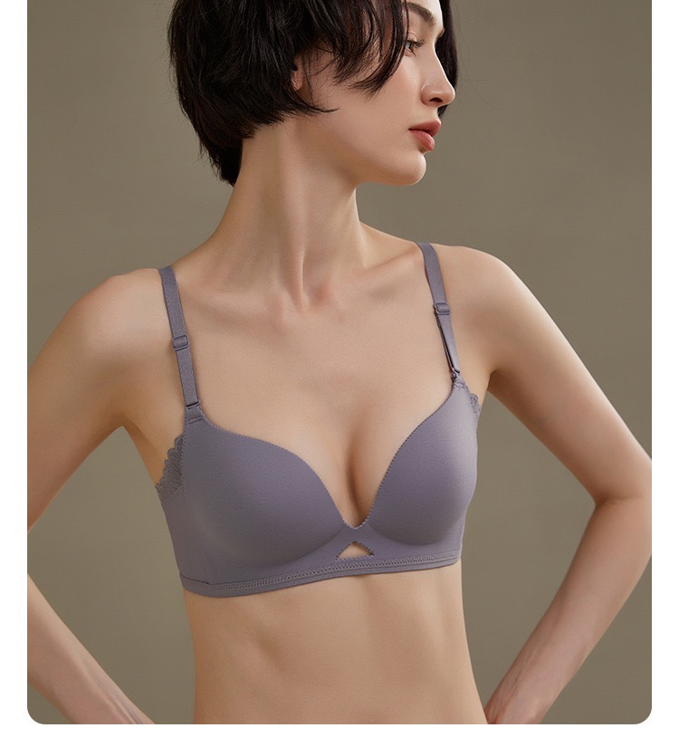 Seamless Comfort Bra with Lace Detail and Supportive Design 9 i1699058680 402 2