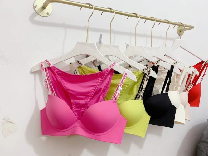 Seamless Push-Up Bra and Panty Set - Comfortable Lingerie Set for Women 1 Seamless Push-Up Bra and Panty Set - Comfortable Lingerie Set for Women
