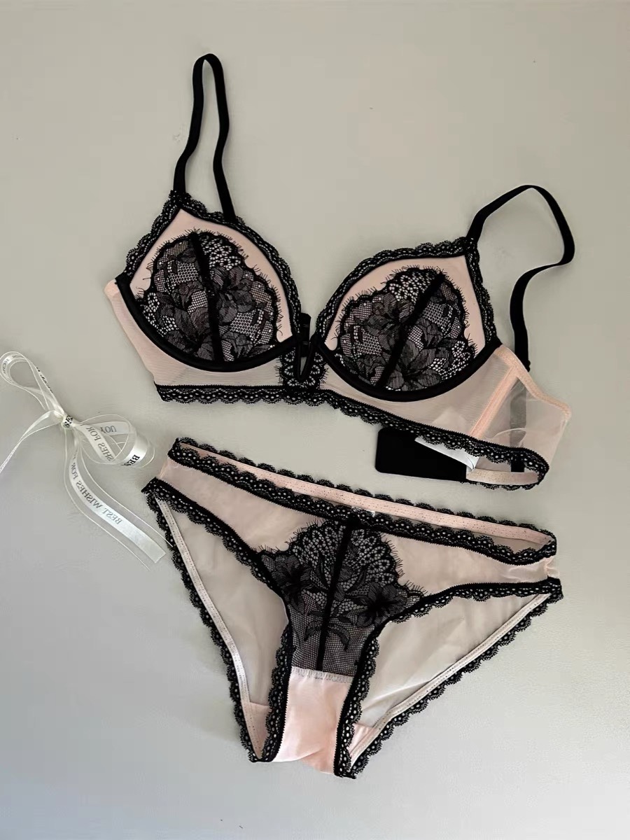 Lace Bra and Panty Set Lingerie - Wireless Padded Bra