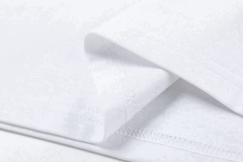 供货价:19.9💰『官网特别短袖』贸易出口款,200克精梳棉面料,夏季上身超舒适,原包装吊牌 稳定72小时内物流（可接一件来图定做,批发价格超低）有量选手可以来谈价格可低！！！ STX267
款号SS05（高品质版本，区别通货）
 斯图西Stussy SS24 贝壳印花宽松圆领短袖T恤 男女同款

-面料精选32支230克双纱面料  手感柔软舒适 吸汗透气.
-百搭款  原单品质 情侣款穿搭首选.
-大厂做工 肩部四针五线 走线整齐 做工优质.
-男女同款 非常百搭 人手一件 细节清晰可见.

颜色:白色 黑色 
码数：S-XXL