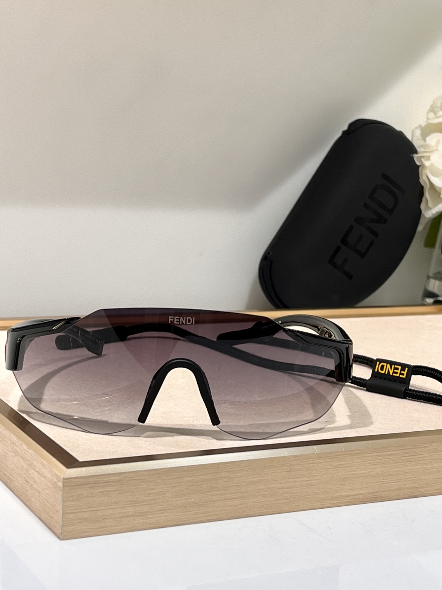  FENDI 运动镜
FF40088U
SIZE145-135*
配送包装➕运动绳
