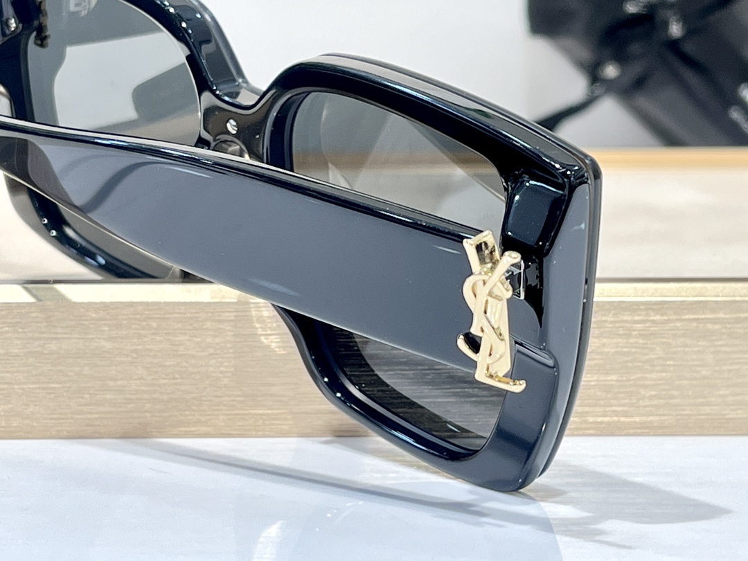  SAINT LAURENT  
ModSL99/F
SIZE144-0-145
深斜面设计
YSL金标