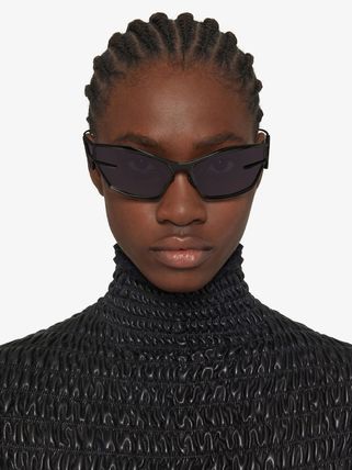 “GIVENCH* Precious Metal Sunglasses with Future-Sense Design” - 图片 5