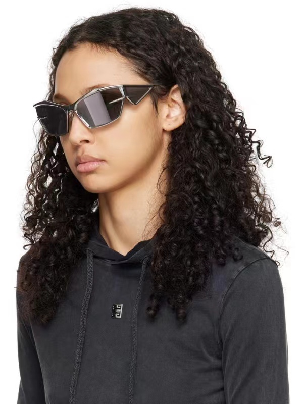 “GIVENCH* Precious Metal Sunglasses with Future-Sense Design” - 图片 9