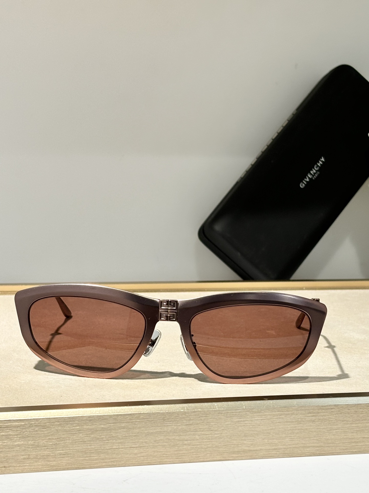 GIVENCHY * 
Mod：7208/s
Size：57-21-135
折叠
Foldable s