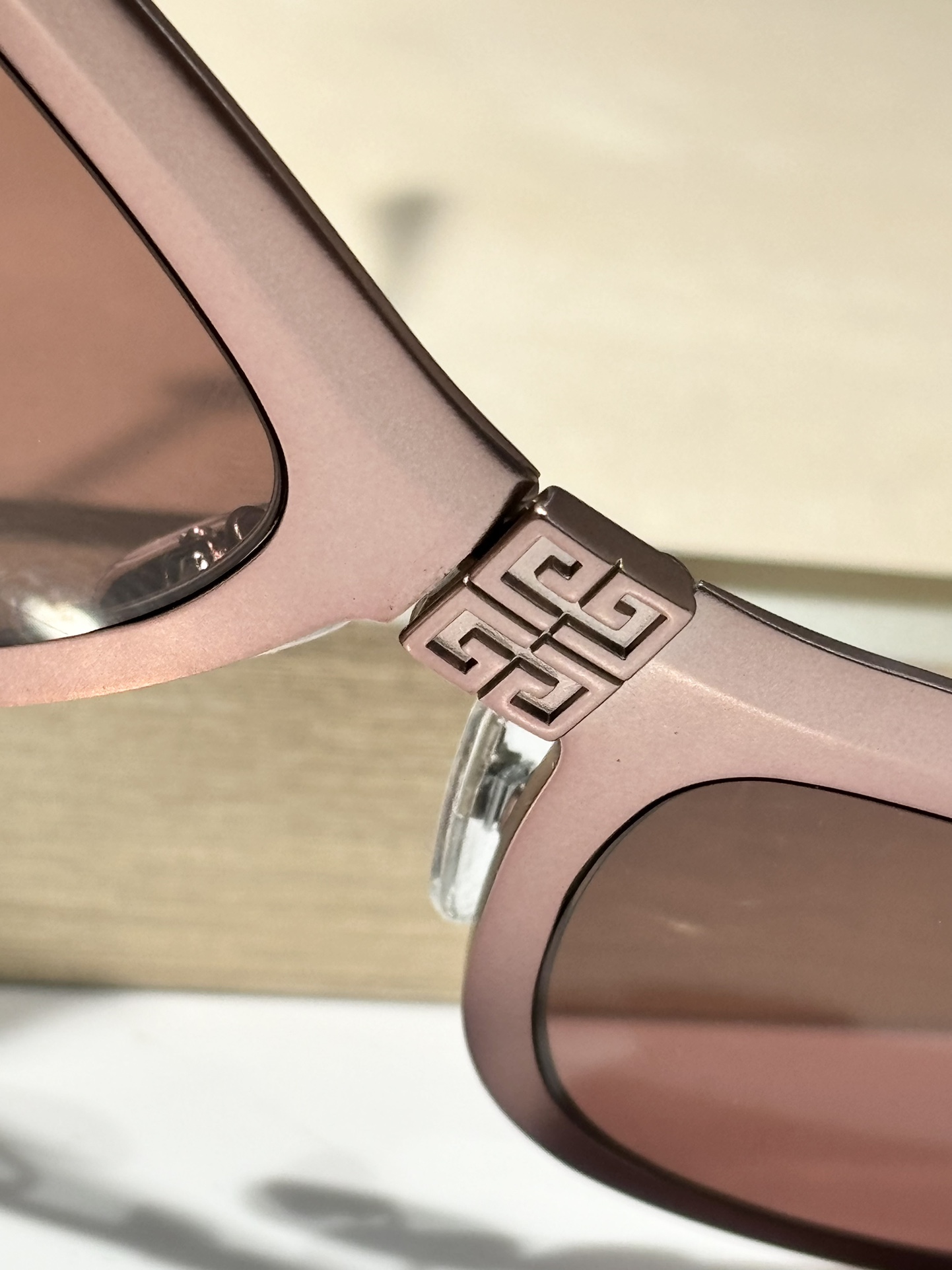  GIVENCHY * 
Mod：7208/s
Size：57-21-135
折叠
Foldable s