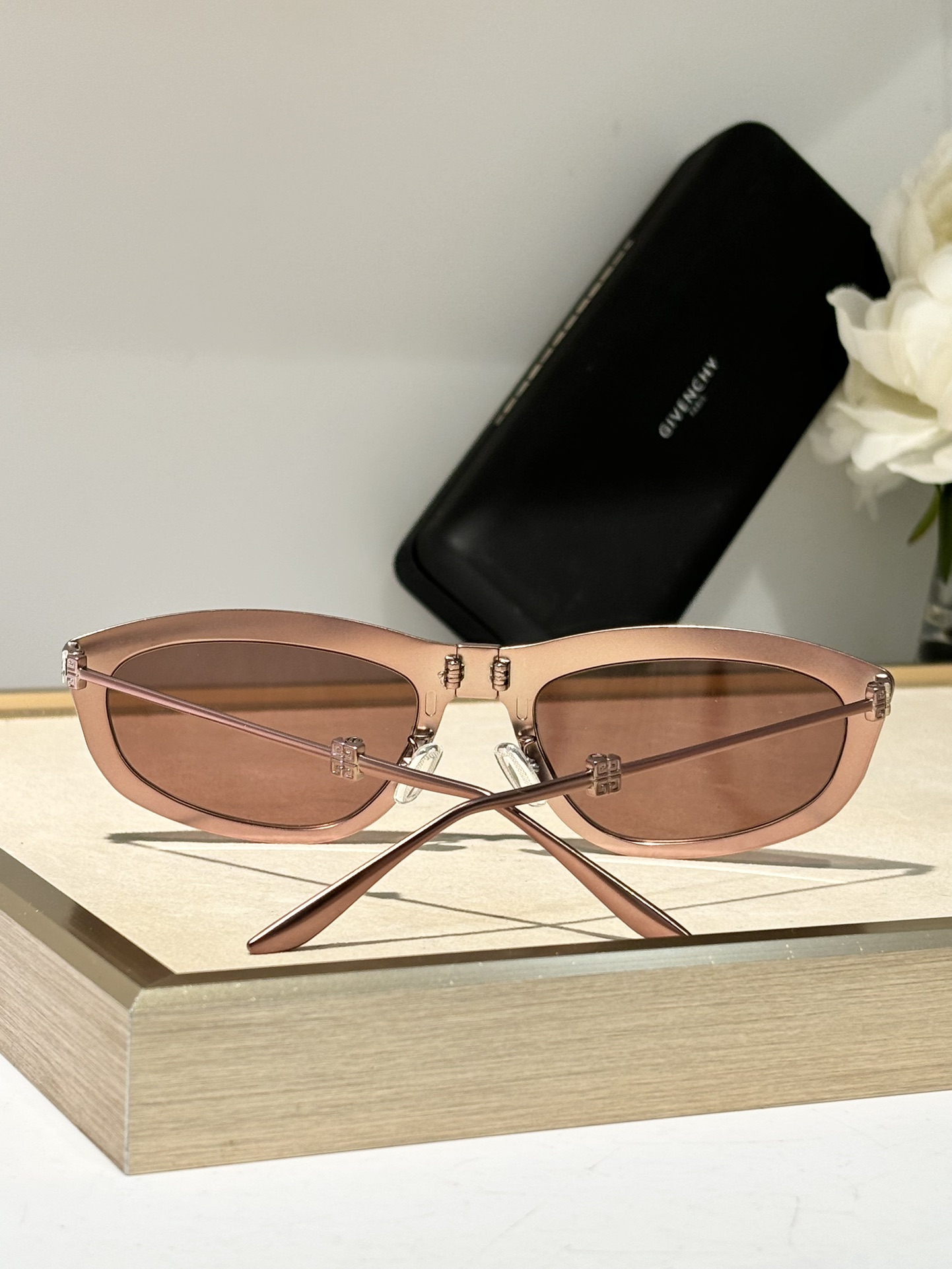  GIVENCHY * 
Mod：7208/s
Size：57-21-135
折叠
Foldable s
