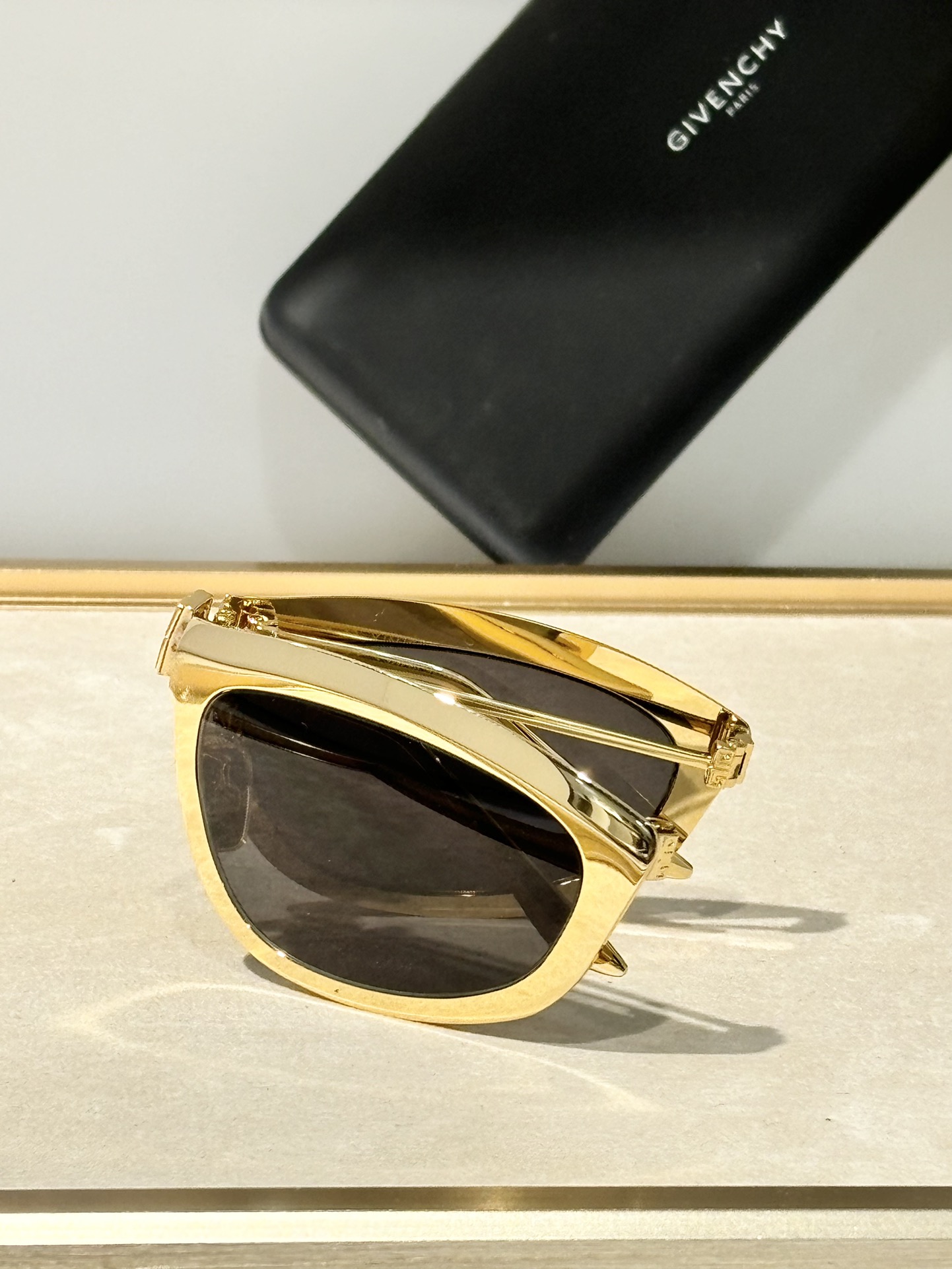  GIVENCHY * 
Mod：7208/s
Size：57-21-135
折叠
Foldable s