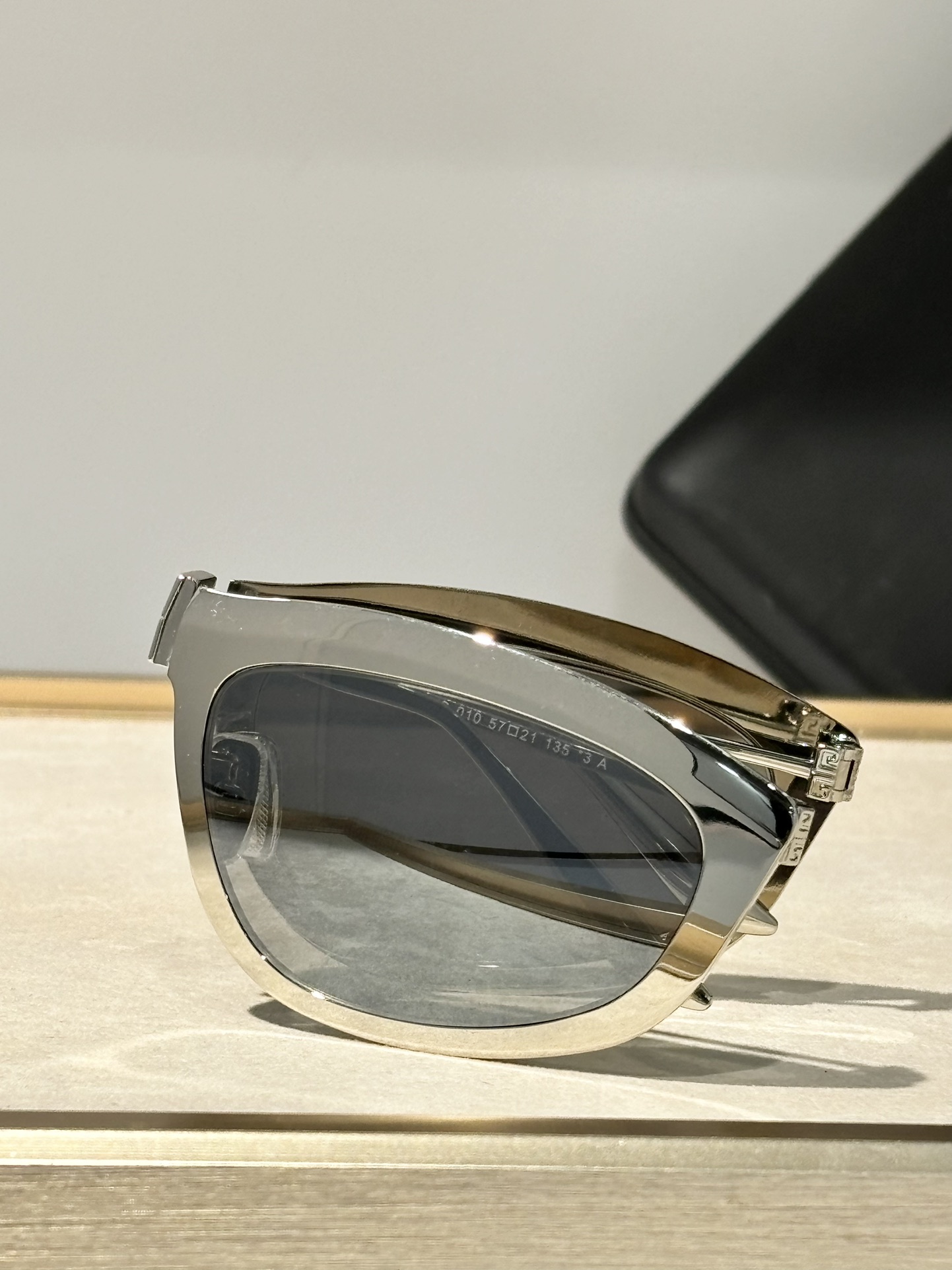 GIVENCHY * 
Mod：7208/s
Size：57-21-135
折叠
Foldable s