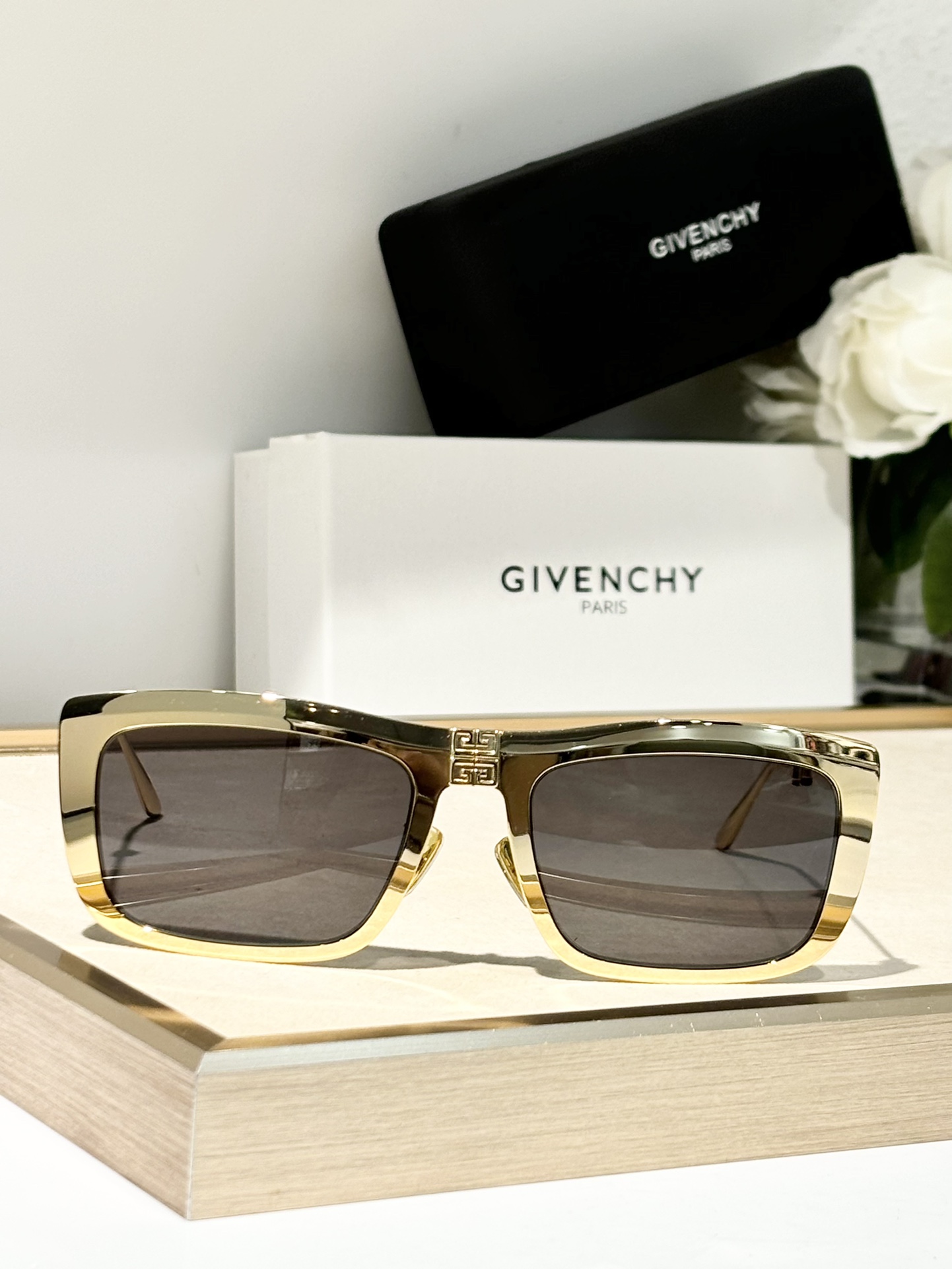  GIVENCHY * 
Mod：7901/s
Size：57-21-135
折叠
Foldable s