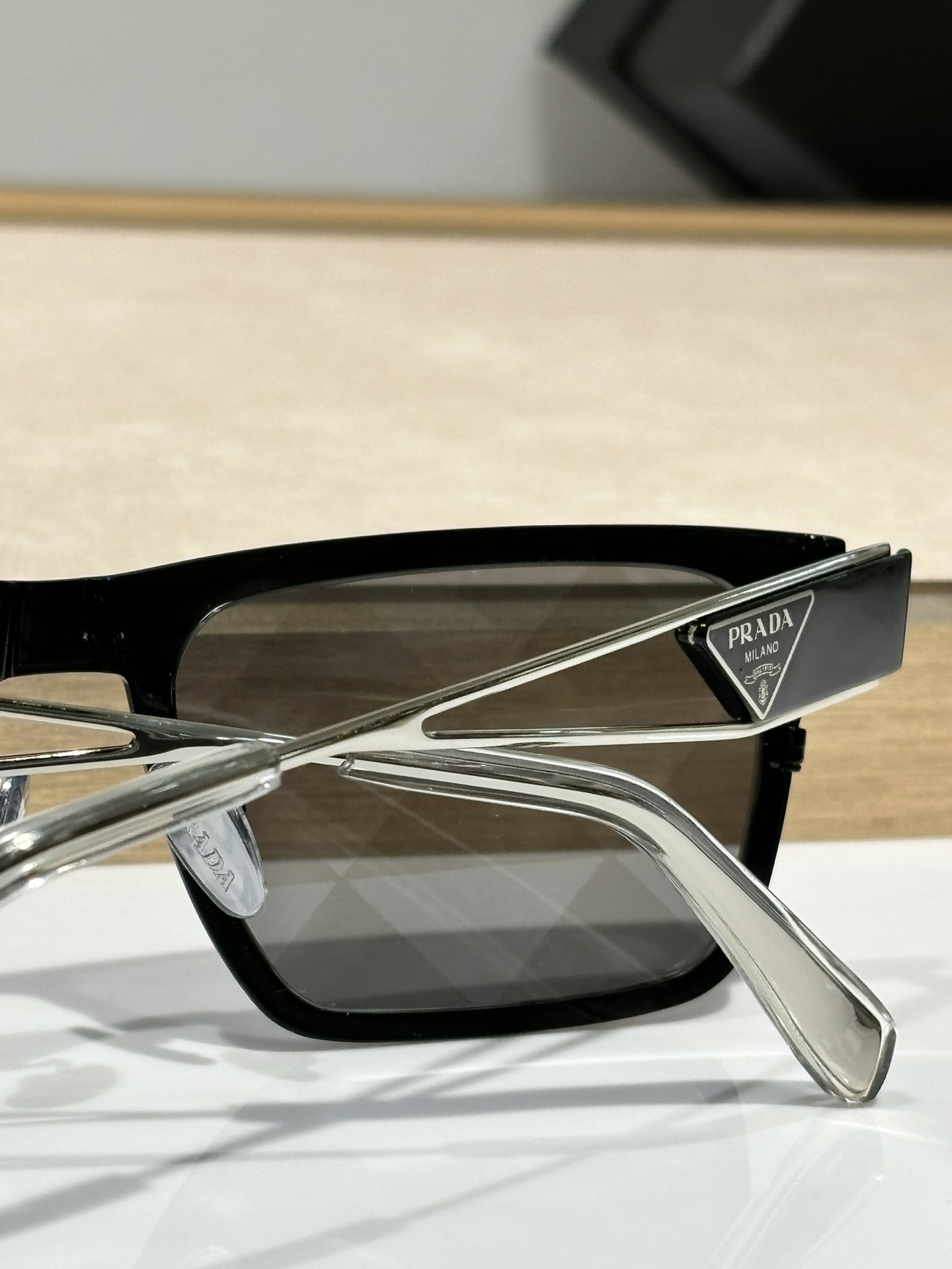  Prada
Mod：VPR71ZS
Size：56-18-140
脚套采用全灌注超高工艺
三角标系列

