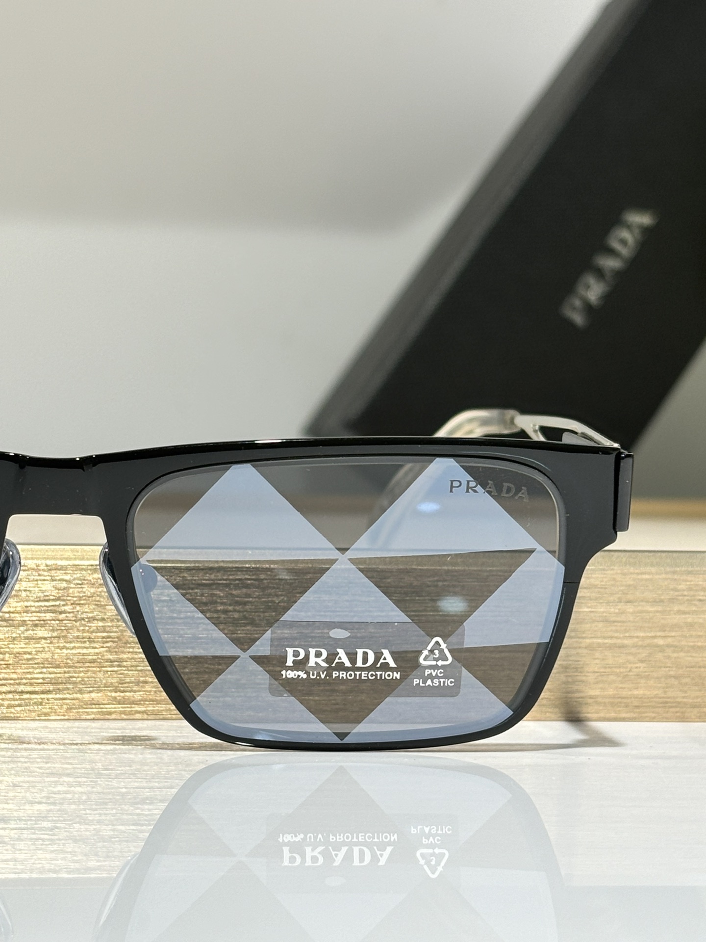  Prada
Mod：VPR71ZS
Size：56-18-140
脚套采用全灌注超高工艺
三角标系列

