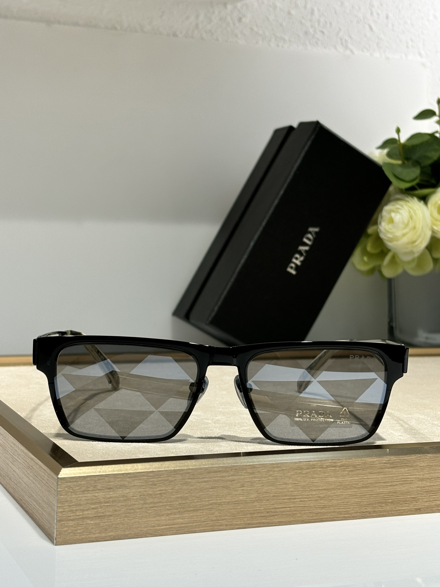  Prada
Mod：VPR71ZS
Size：56-18-140
脚套采用全灌注超高工艺
三角标系列
