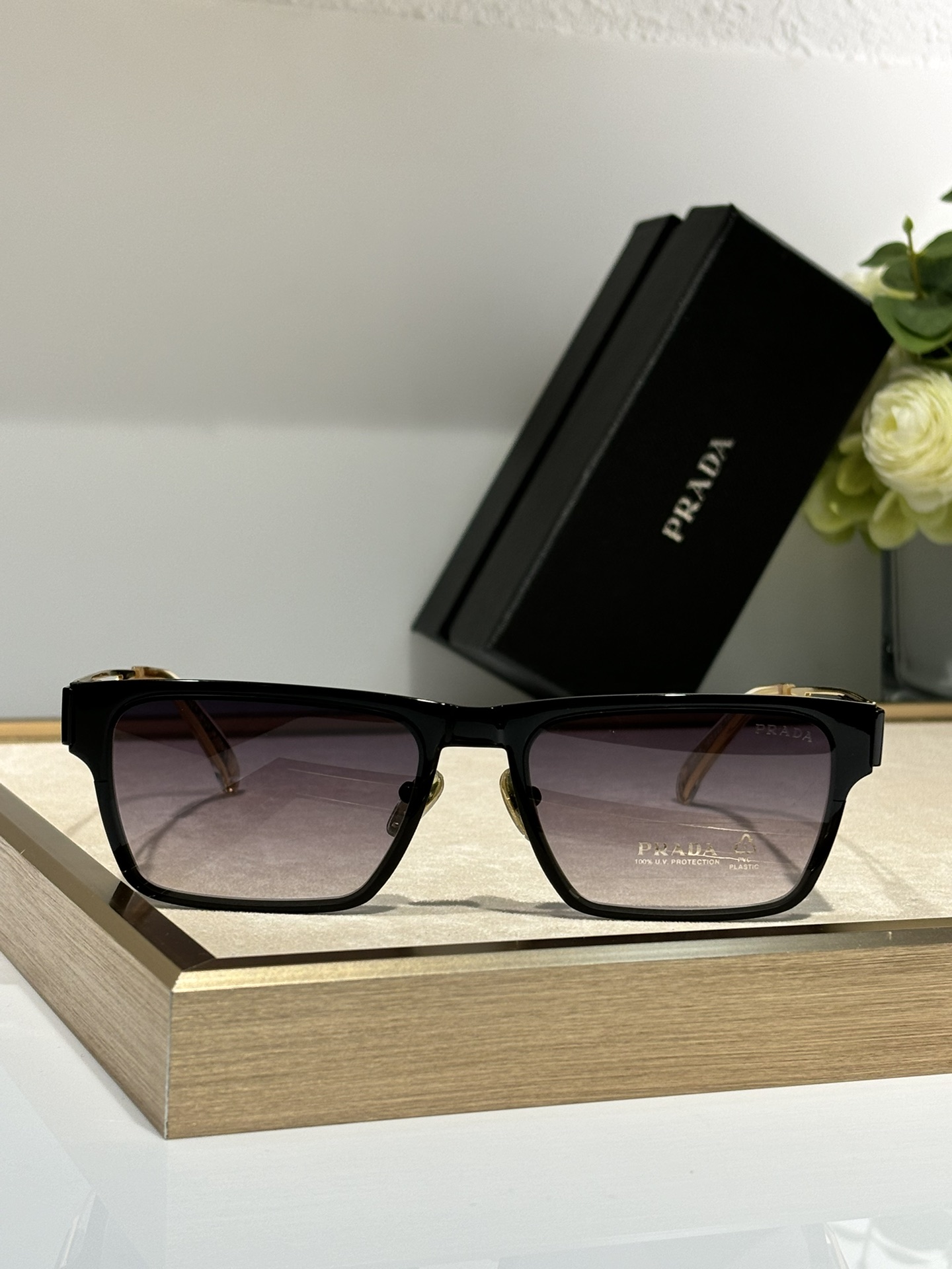  Prada
Mod：VPR71ZS
Size：56-18-140
脚套采用全灌注超高工艺
三角标系列
