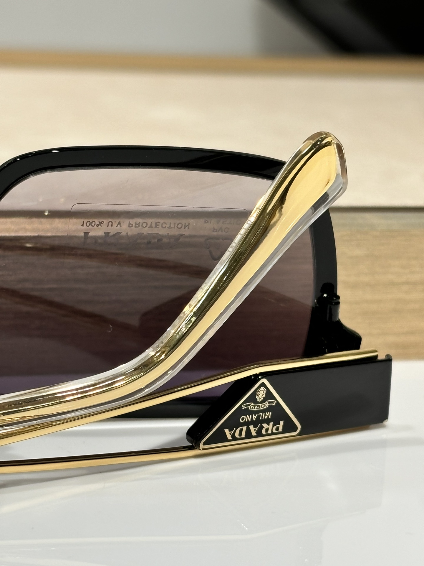  Prada
Mod：VPR71ZS
Size：56-18-140
脚套采用全灌注超高工艺
三角标系列
