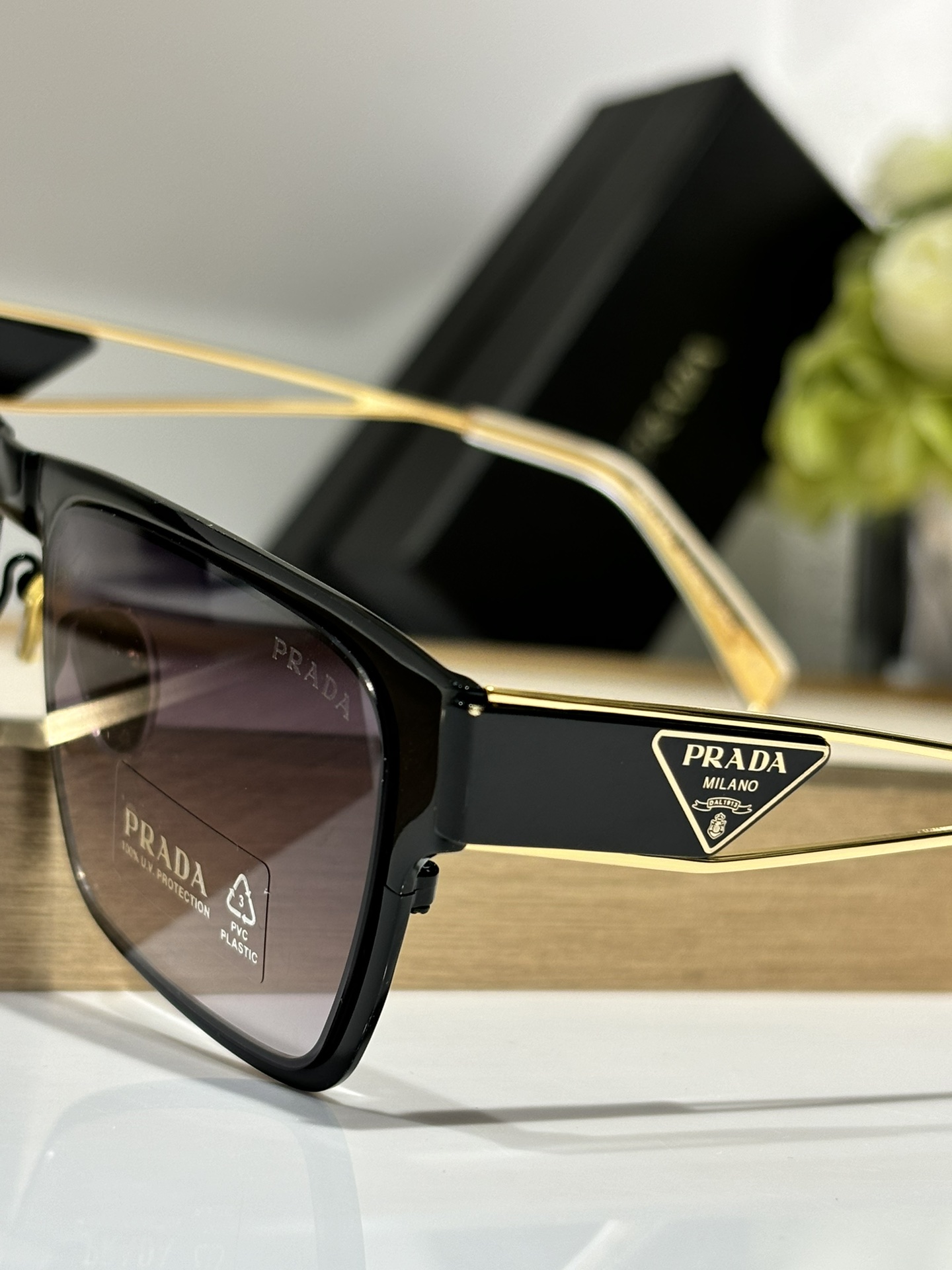  Prada
Mod：VPR71ZS
Size：56-18-140
脚套采用全灌注超高工艺
三角标系列
