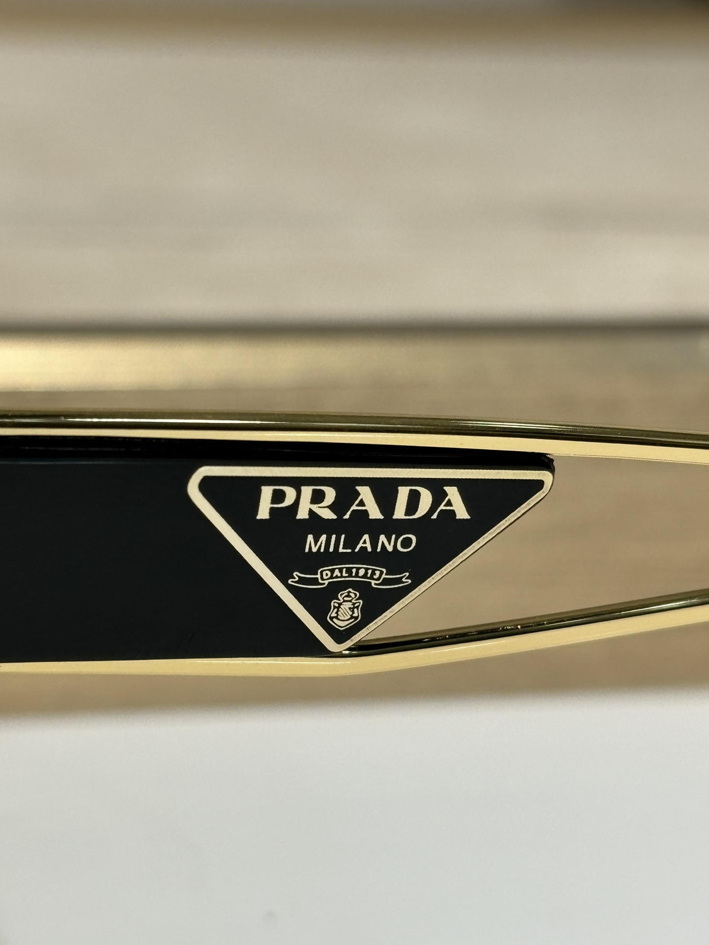  Prada
Mod：VPR71ZS
Size：56-18-140
脚套采用全灌注超高工艺
三角标系列
