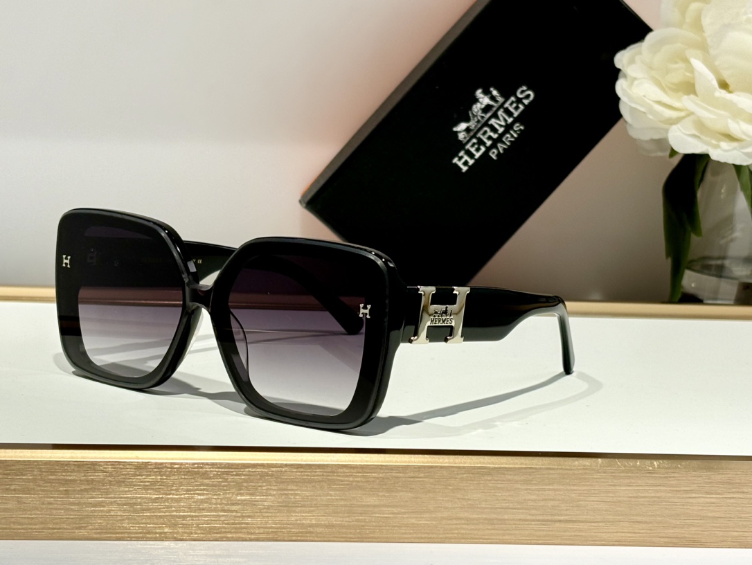  HERMES
经典款
MOD：HS1907
size：55-18-145
