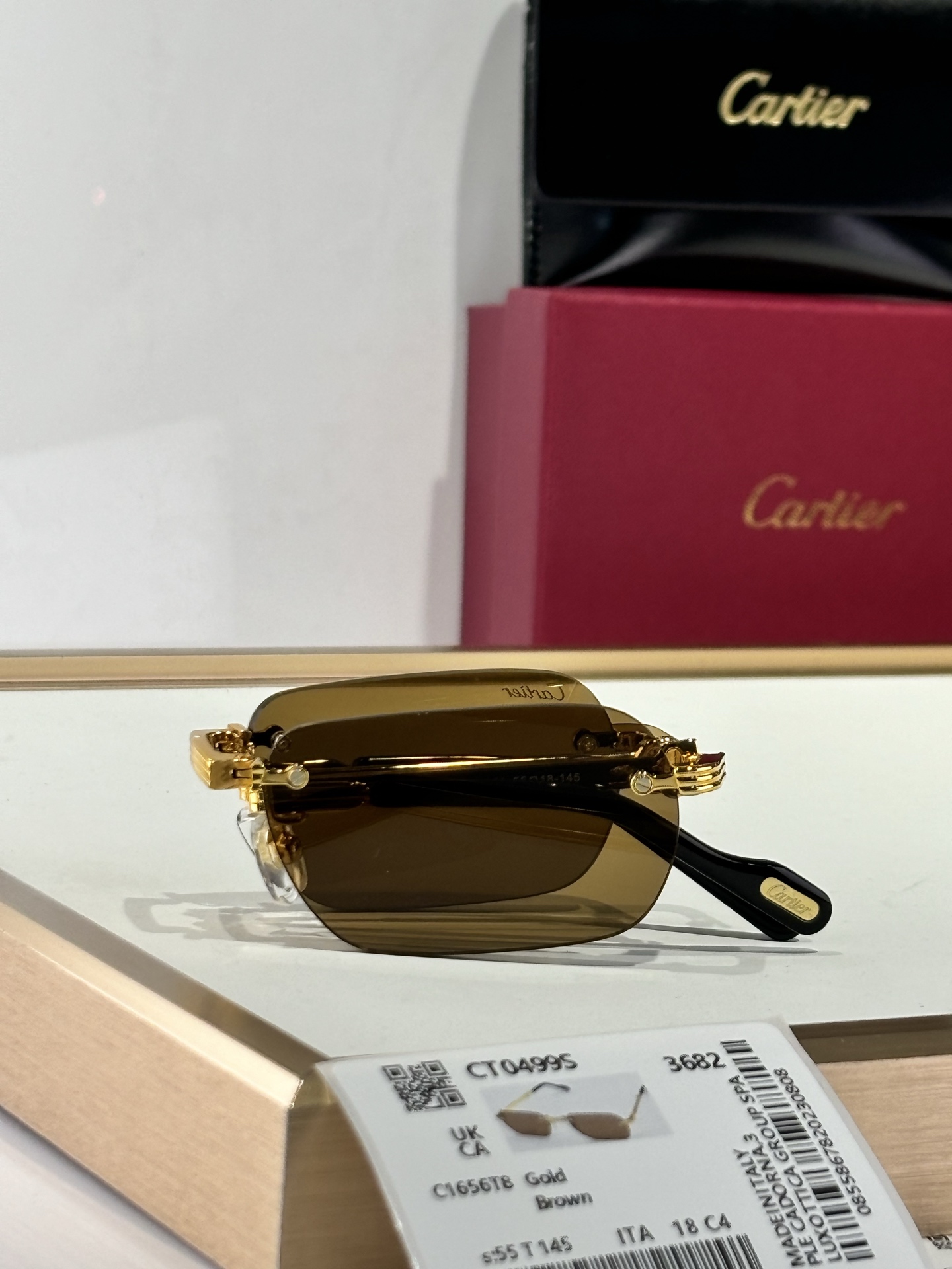 ￼  Cartier
MODEL：CT0499S
SIZE：55口18-145
配折叠盒子🎁