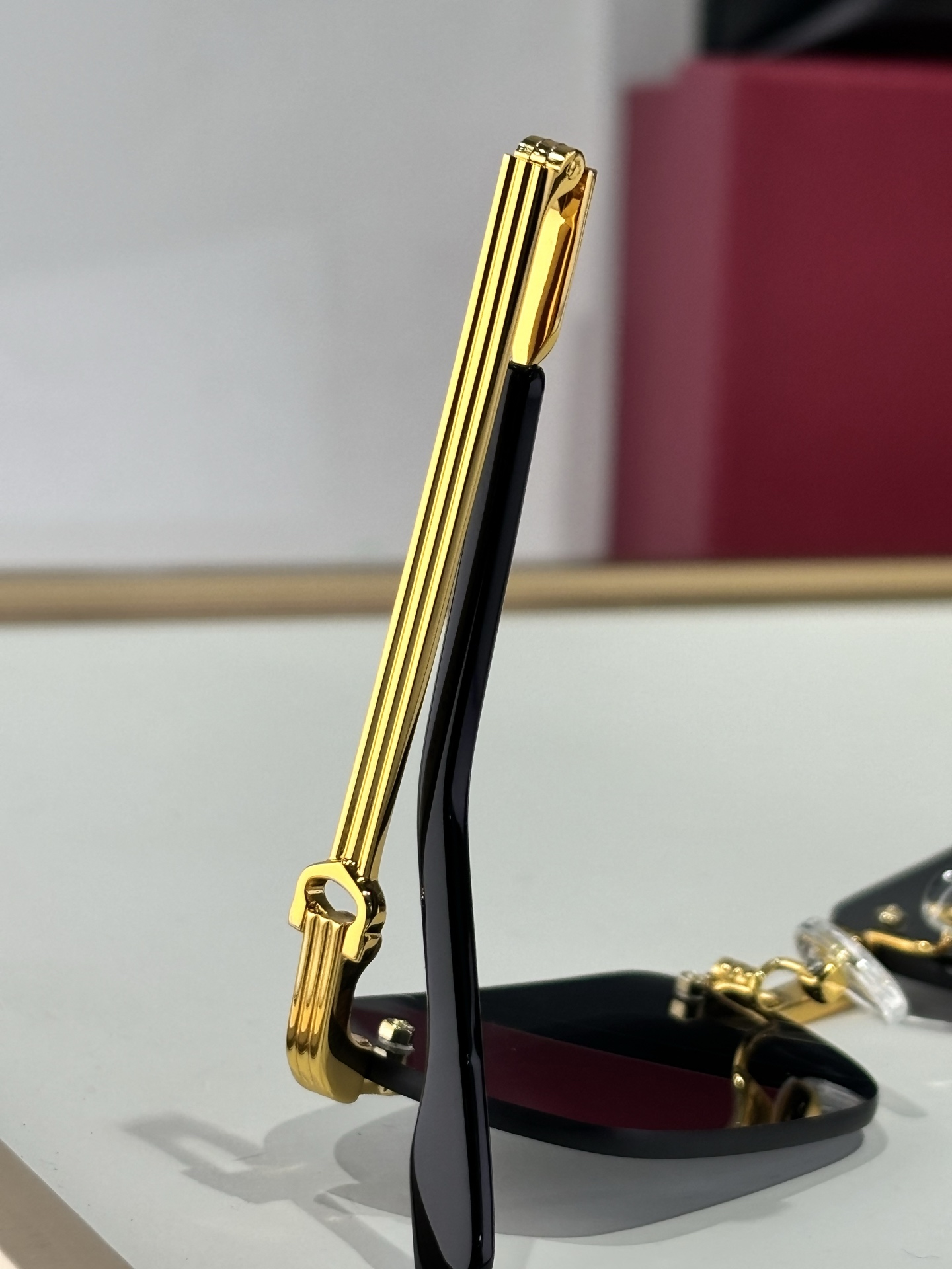 ￼  Cartier
MODEL：CT0499S
SIZE：55口18-145
配折叠盒子🎁