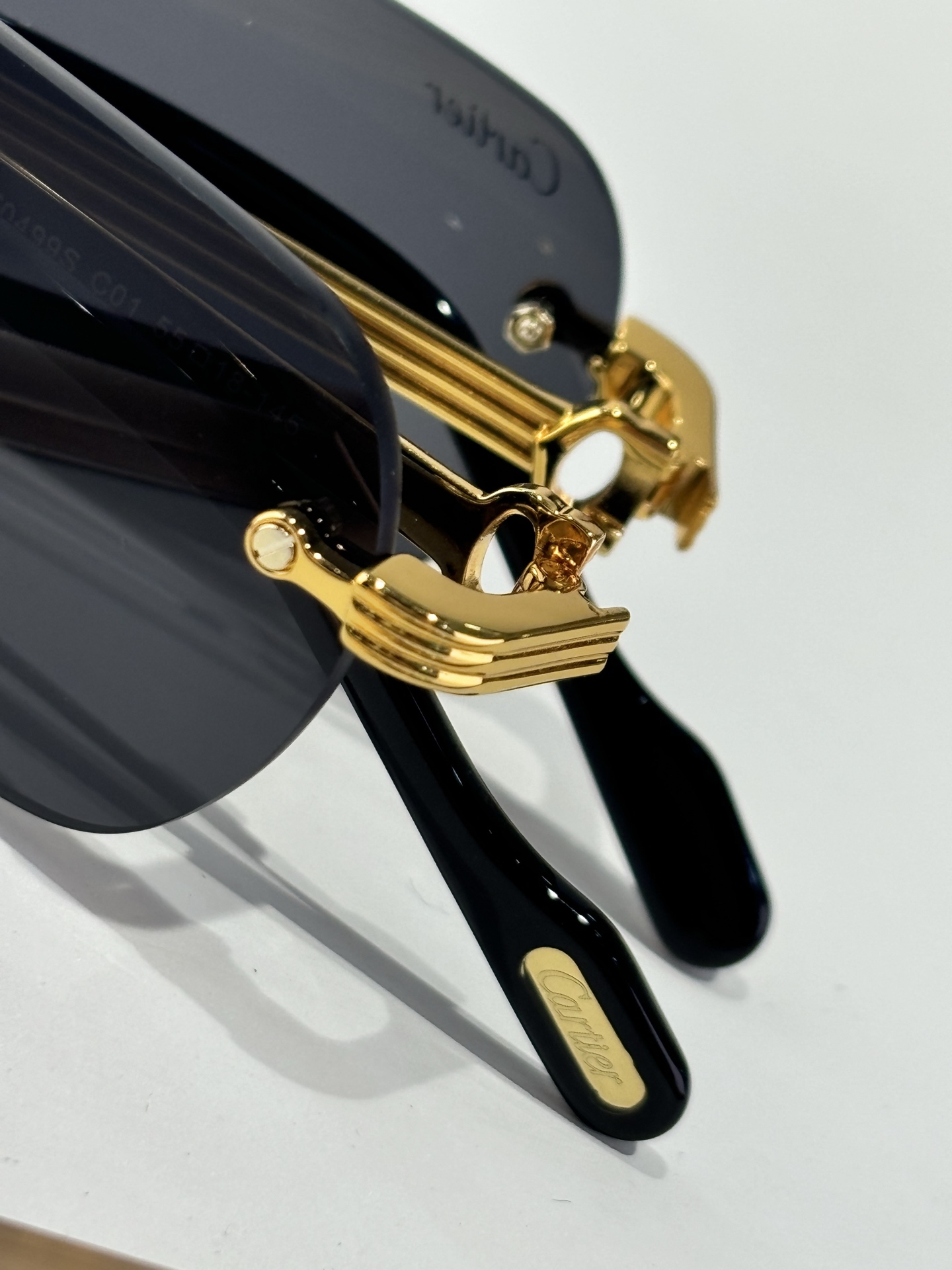 ￼  Cartier
MODEL：CT0499S
SIZE：55口18-145
配折叠盒子🎁