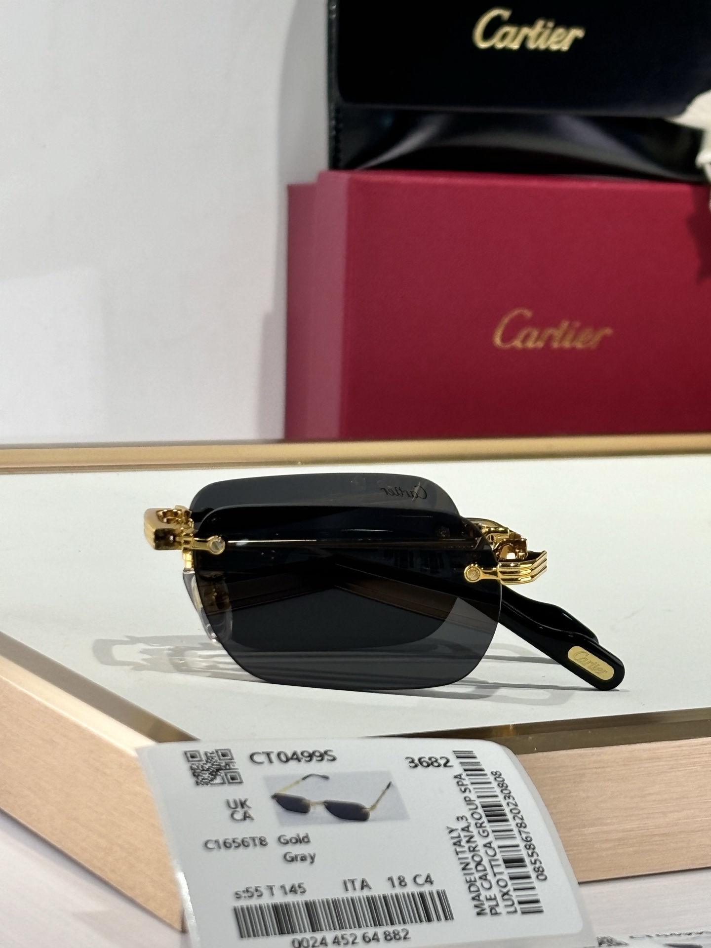 ￼  Cartier
MODEL：CT0499S
SIZE：55口18-145
配折叠盒子🎁
