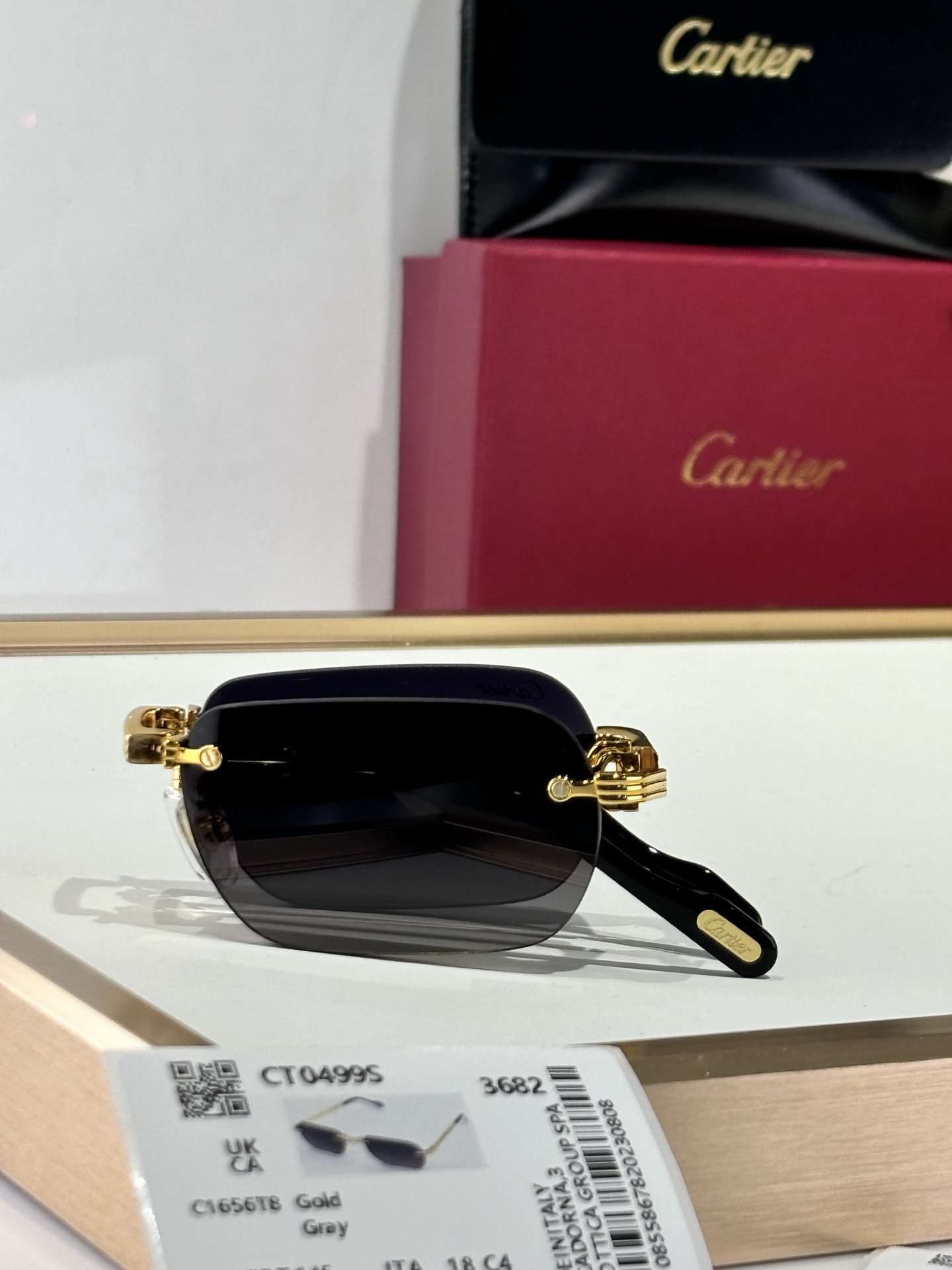 ￼  Cartier
MODEL：CT0499S
SIZE：55口18-145
配折叠盒子🎁