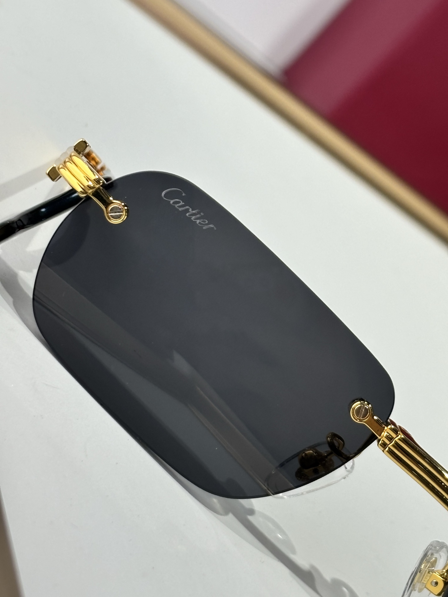 ￼  Cartier
MODEL：CT0499S
SIZE：55口18-145
配折叠盒子🎁