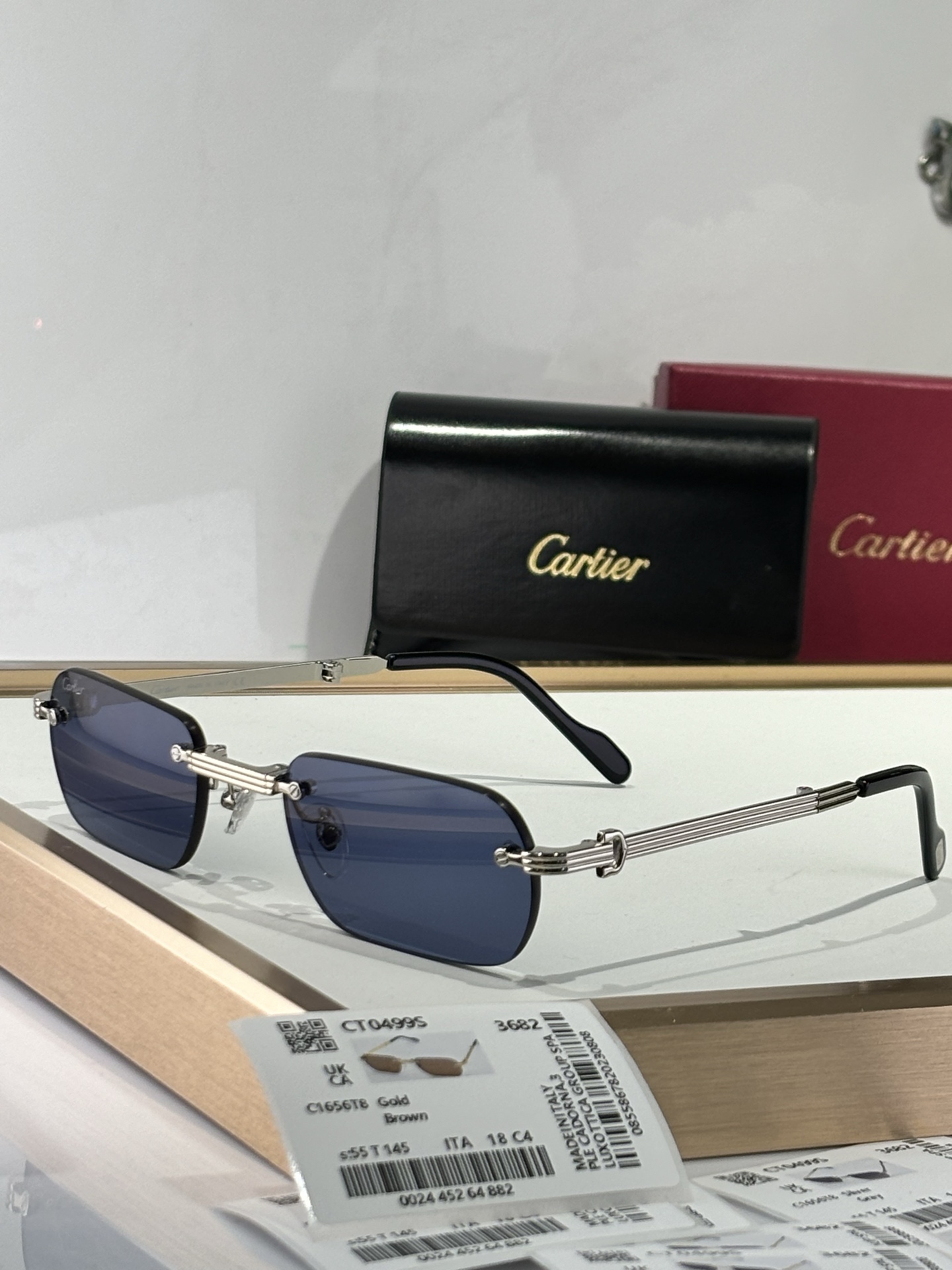   Cartier
MODEL：CT0499S
SIZE：55口18-145
配折叠盒子🎁