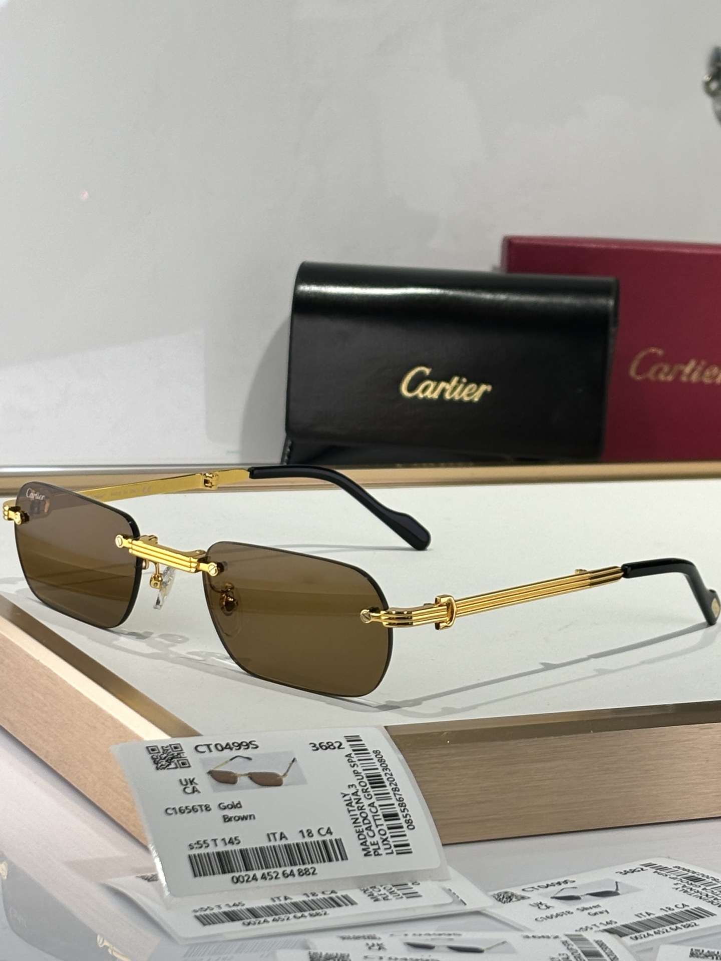   Cartier
MODEL：CT0499S
SIZE：55口18-145
配折叠盒子🎁