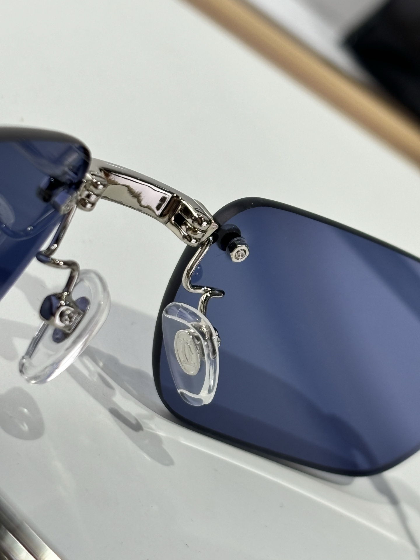   Cartier
MODEL：CT0499S
SIZE：55口18-145
配折叠盒子🎁
