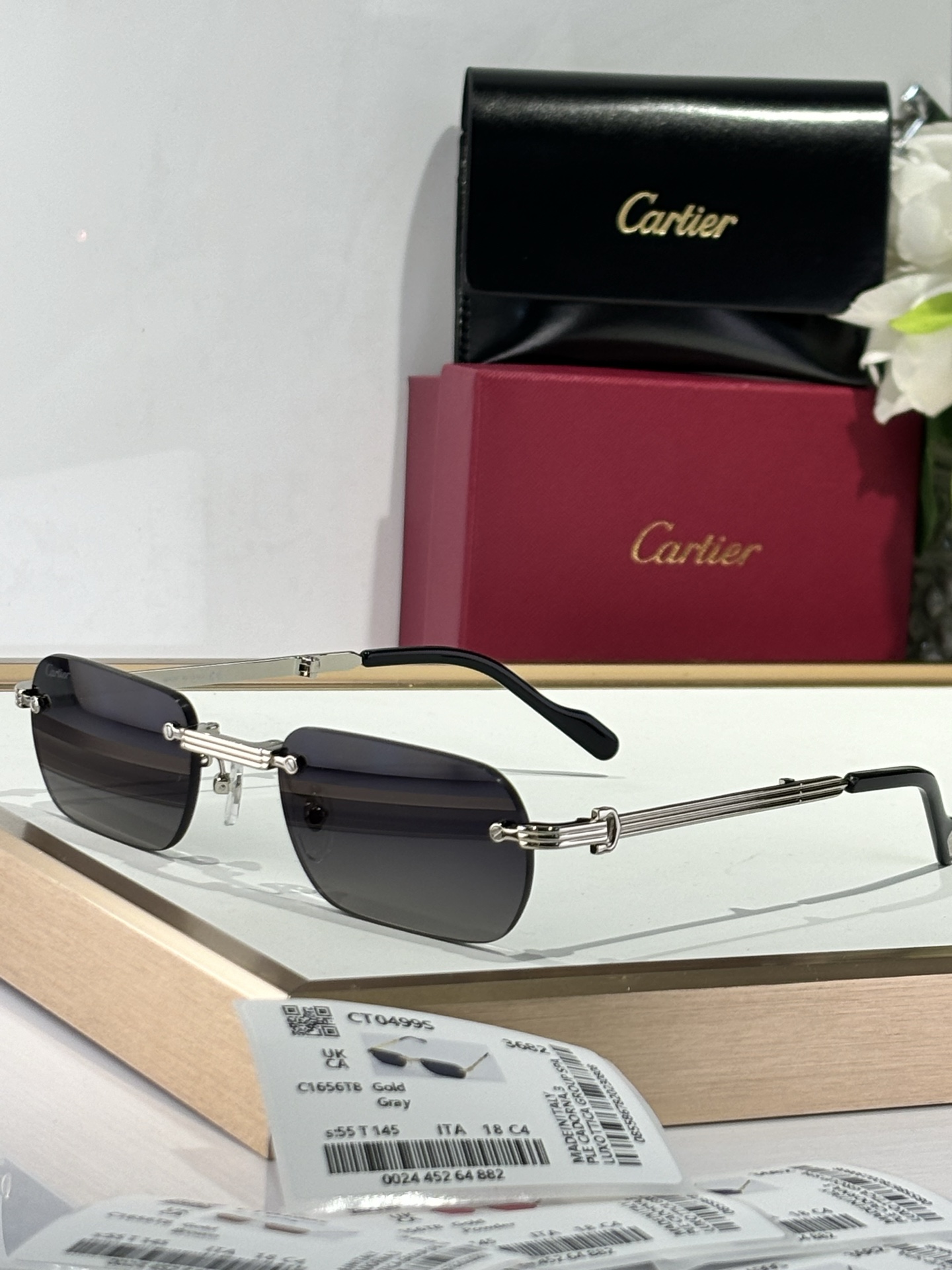   Cartier
MODEL：CT0499S
SIZE：55口18-145
配折叠盒子🎁
