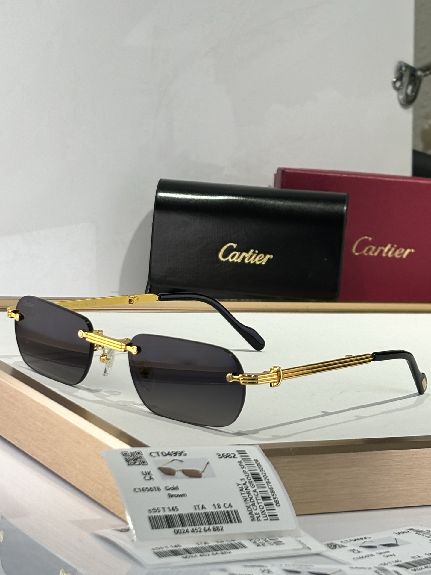   Cartier
MODEL：CT0499S
SIZE：55口18-145
配折叠盒子🎁