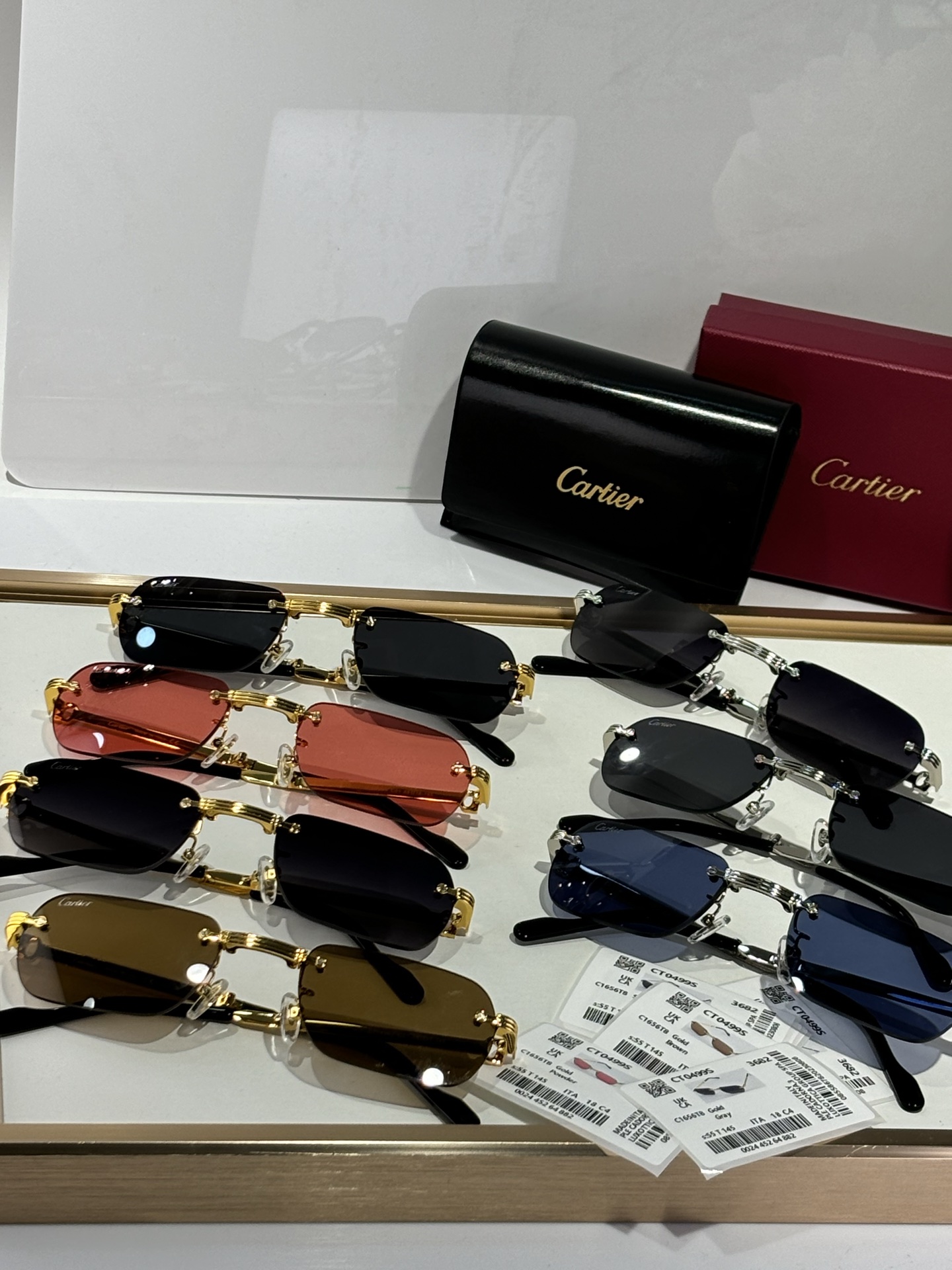   Cartier
MODEL：CT0499S
SIZE：55口18-145
配折叠盒子🎁