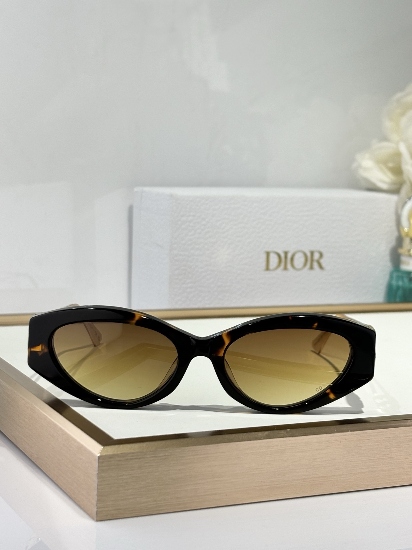 DIO*
MODEL：30Montaigne B6I
