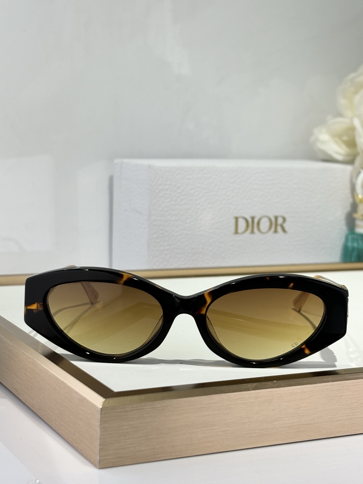  DIO*
MODEL：30Montaigne B6I
