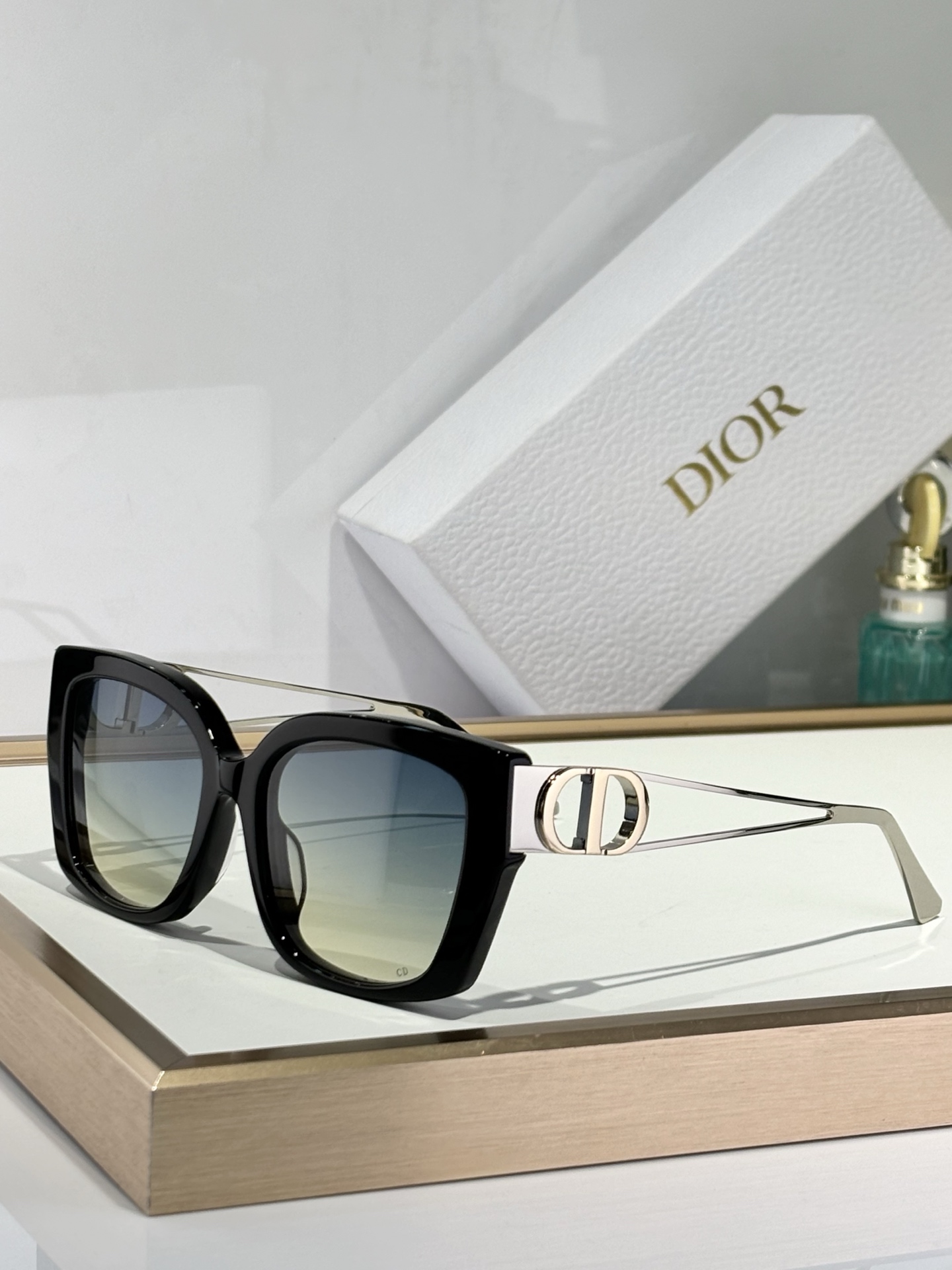  DIOR
MOD30Montaigne S13F
