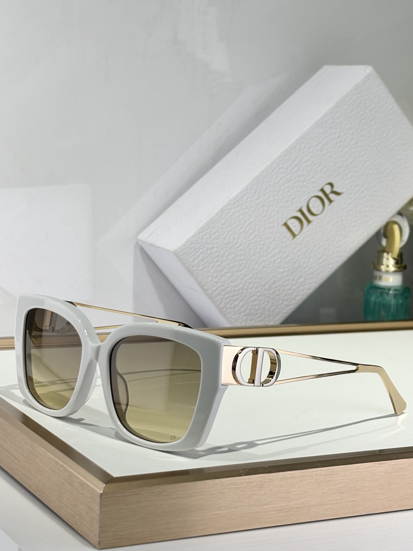  DIOR
MOD30Montaigne S13F
