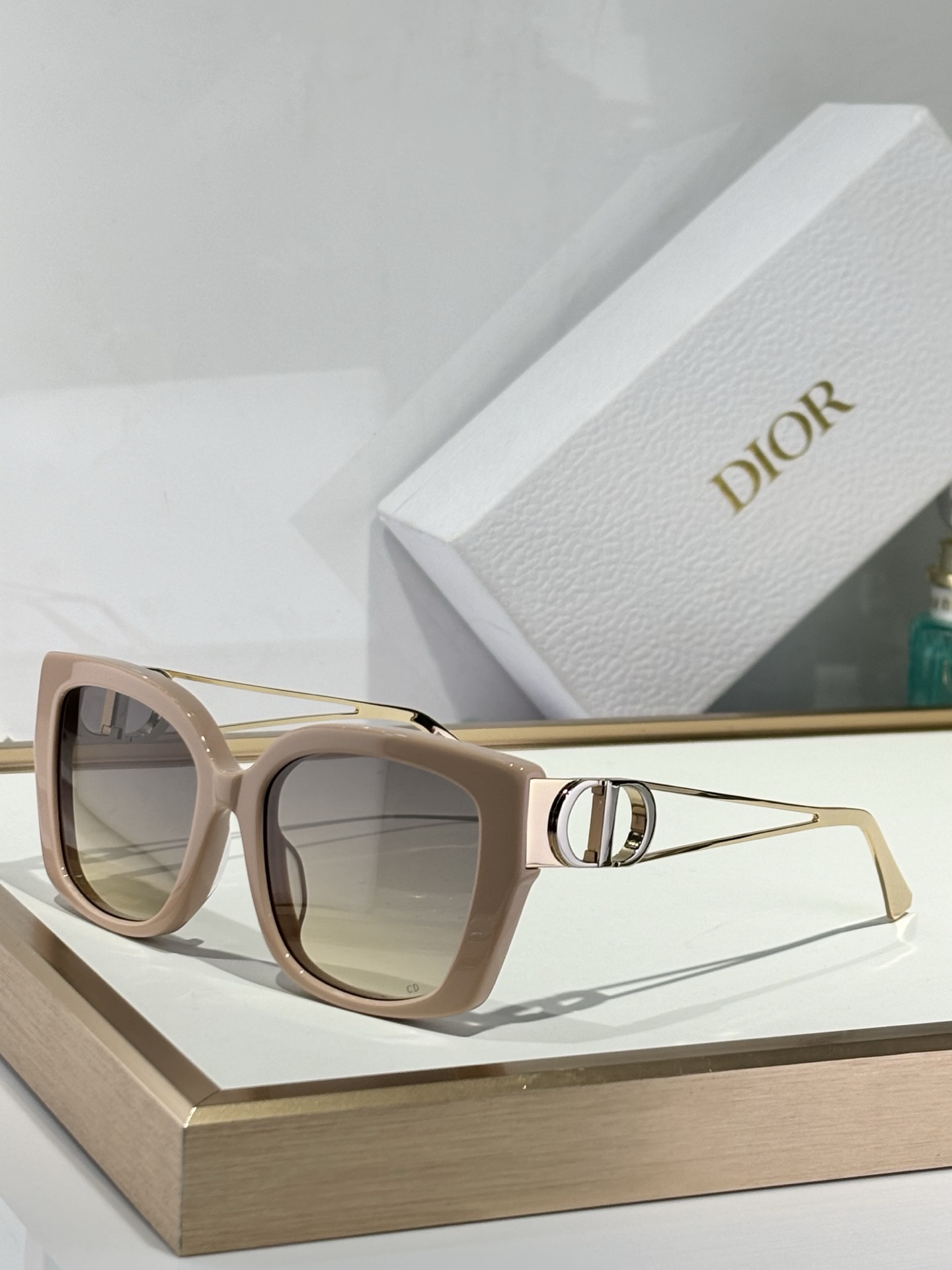  DIOR
MOD30Montaigne S13F
