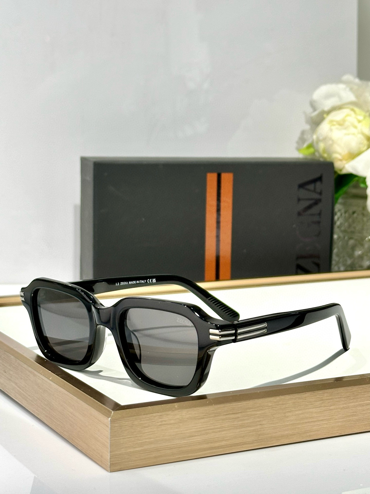  Ermenegildo Zegna
MODEZO239
Size51-22-145
演绎全新先锋时尚
